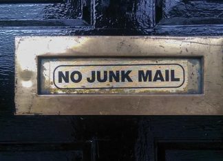 Political campaign emails contain dark patterns to manipulate donors, voters