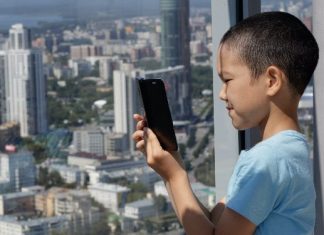 Half of the people with 4G coverage stay offline due to pricey Internet