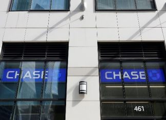 U.S. banks deploy AI to monitor customers, workers amid tech backlash