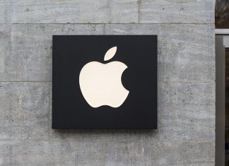 Apple services face outages